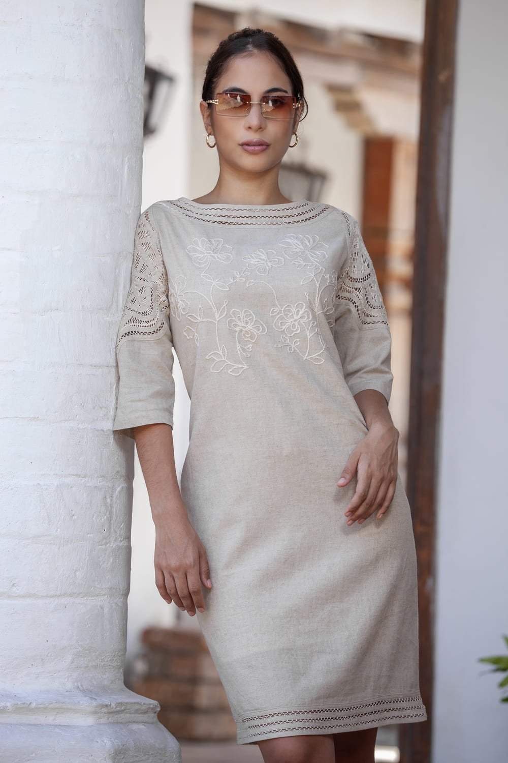 Vestido Talego Beige Arena con Bordado Susurro Artesano 3 Vestido Talego Beige Arena con Bordado Susurro Artesano - Imagen 3