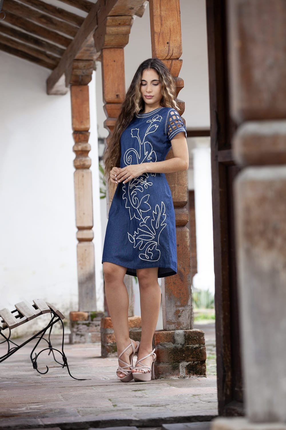 Vestido Indigo Bordado en Chambray 100% Algodón 3 Vestido Indigo Bordado en Chambray 100% Algodón - Imagen 3