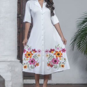 Vestido Blanco IP Bordado a Mano con Flores de Colores
