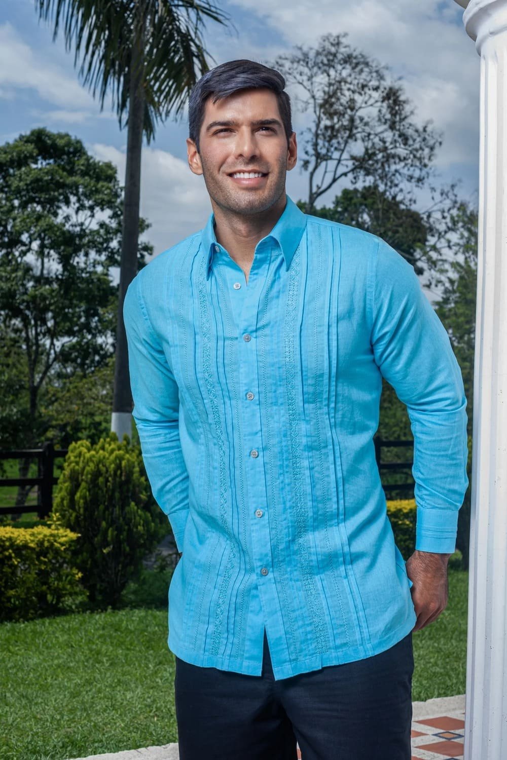 Camisa Guayabera Azul Cielo Manga Larga Calada - Colección 2024 La Vida en Guayabera 2 Camisa Guayabera Azul Cielo Manga Larga Calada - Colección 2024 La Vida en Guayabera - Imagen 2