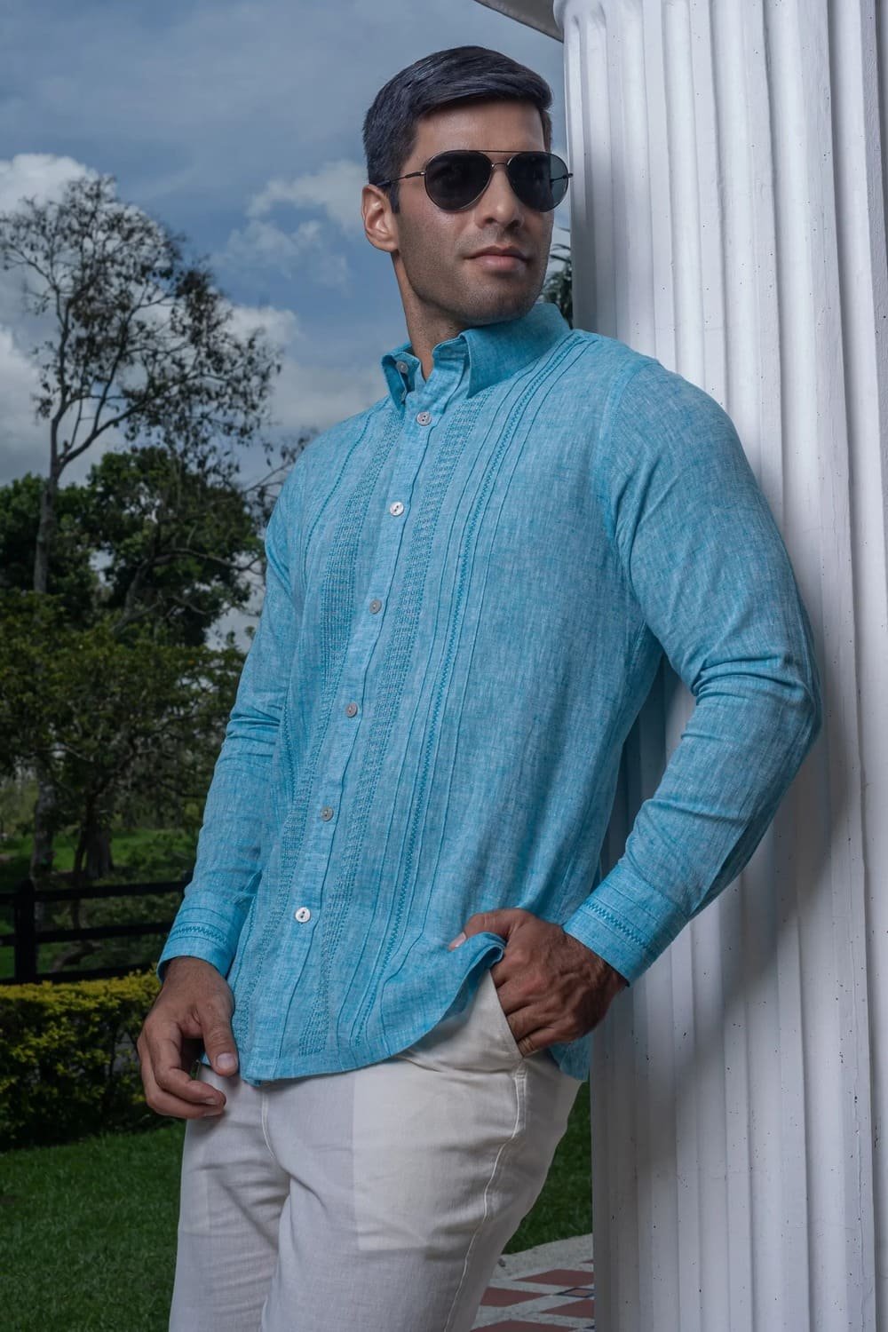 Camisa Guayabera Azul indigo Manga Larga Calada- Colección 2024 La Vida en Guayabera 2 Camisa Guayabera Azul indigo Manga Larga Calada- Colección 2024 La Vida en Guayabera - Imagen 2