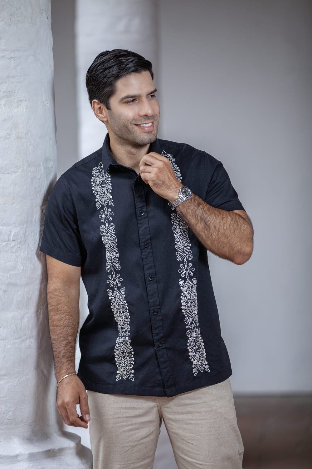 Guayabera Artesanal Negra Elegancia Nocturna 1 Guayabera Artesanal Negra Elegancia Nocturna