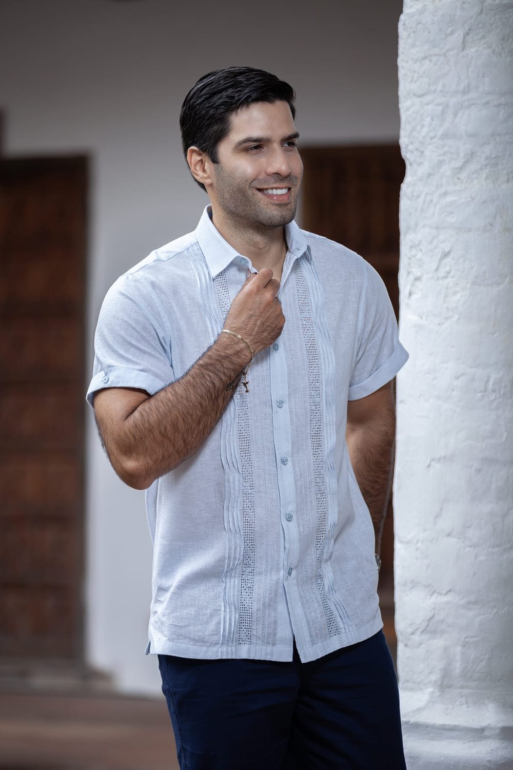 Guayabera Elegante Azul Claro Amanecer Cartagueño 2 Guayabera Elegante Azul Claro Amanecer Cartagueño - Imagen 2