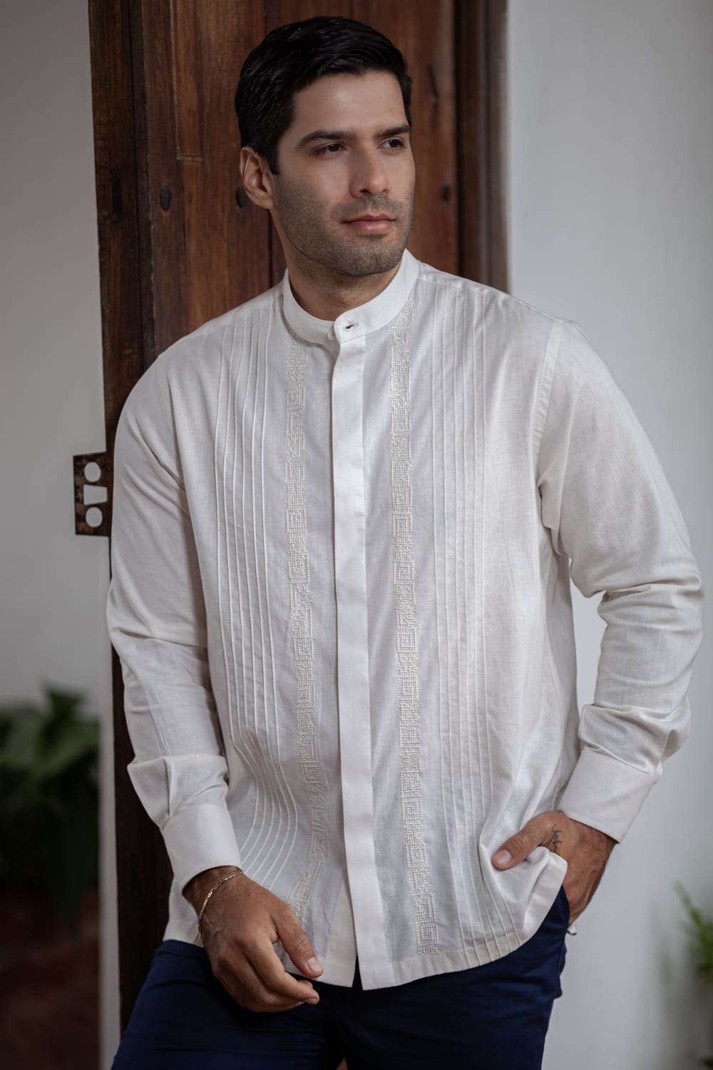 Guayabera Cuello Neru Color Marfil Linaje Artesanal 4 Guayabera Cuello Neru Color Marfil Linaje Artesanal - Imagen 4