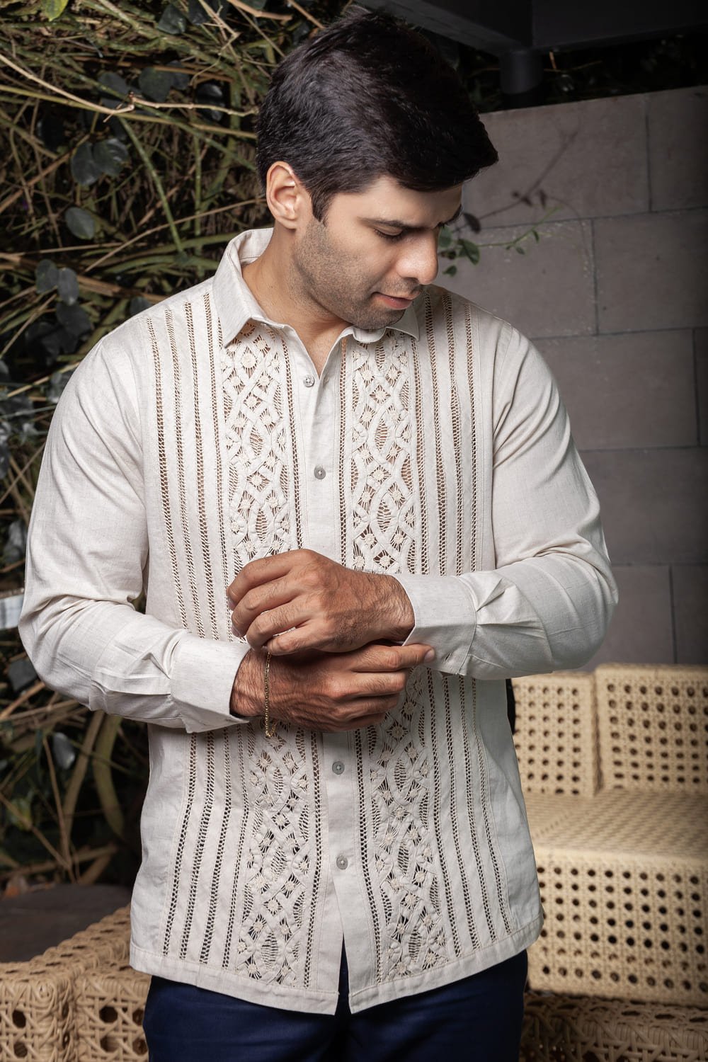 Camisa de Lino y Algodon Beige para Eventos Especiales 3 Camisa de Lino y Algodon Beige para Eventos Especiales - Imagen 3