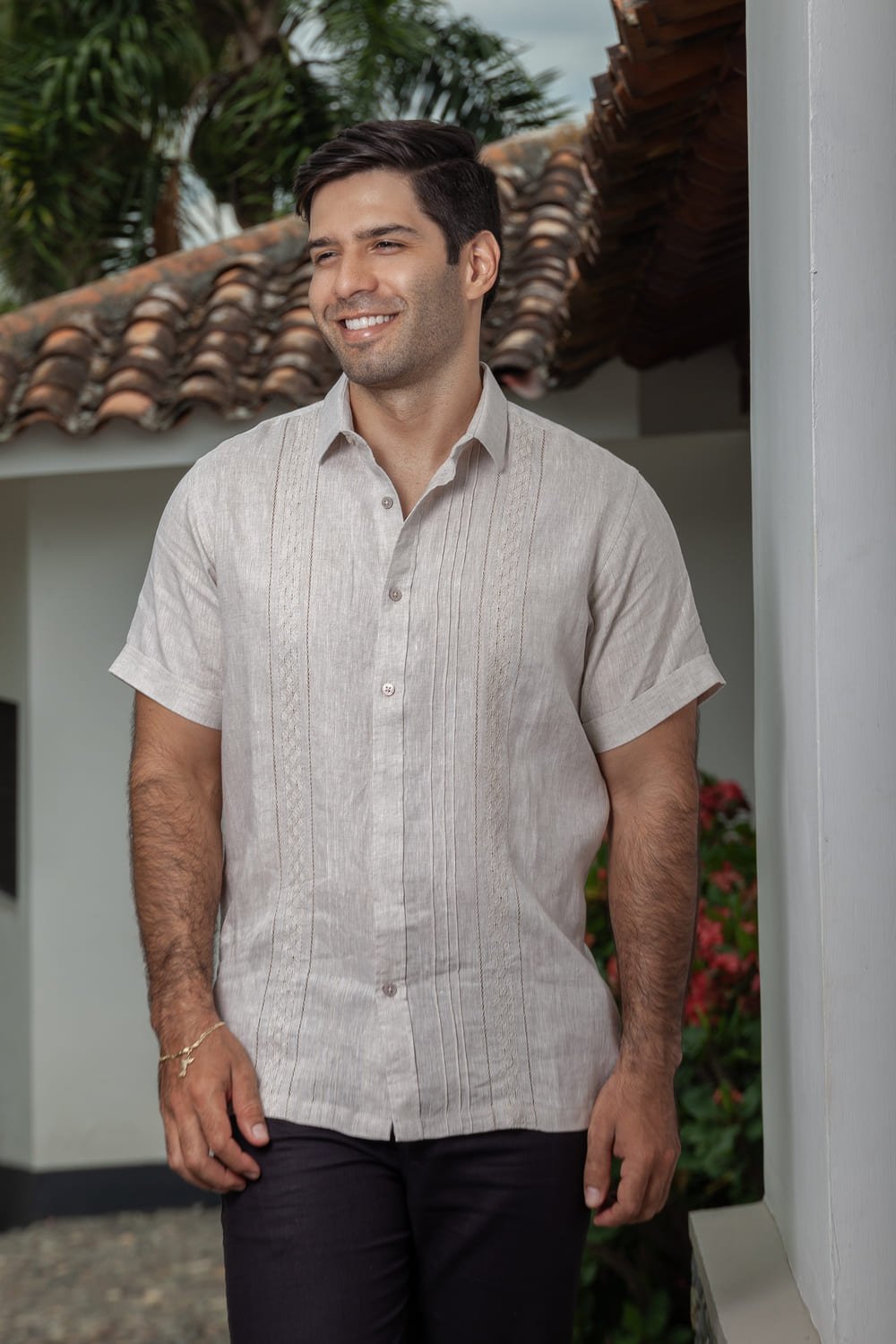 Guayabera Colombiana Elegante Manga Corta Cuello Angel 2 Guayabera Colombiana Elegante