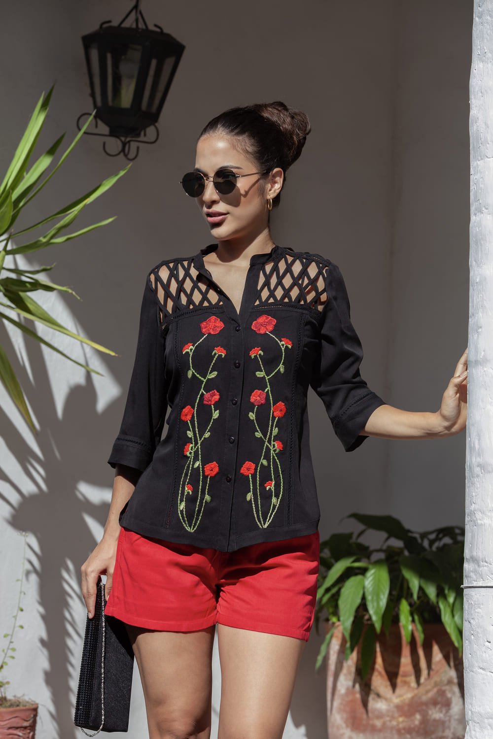 Blusa Negra de Manga 3/4 con Bordado Artesanal 3 Blusa Negra de Manga 3/4 con Bordado Artesanal - Imagen 3