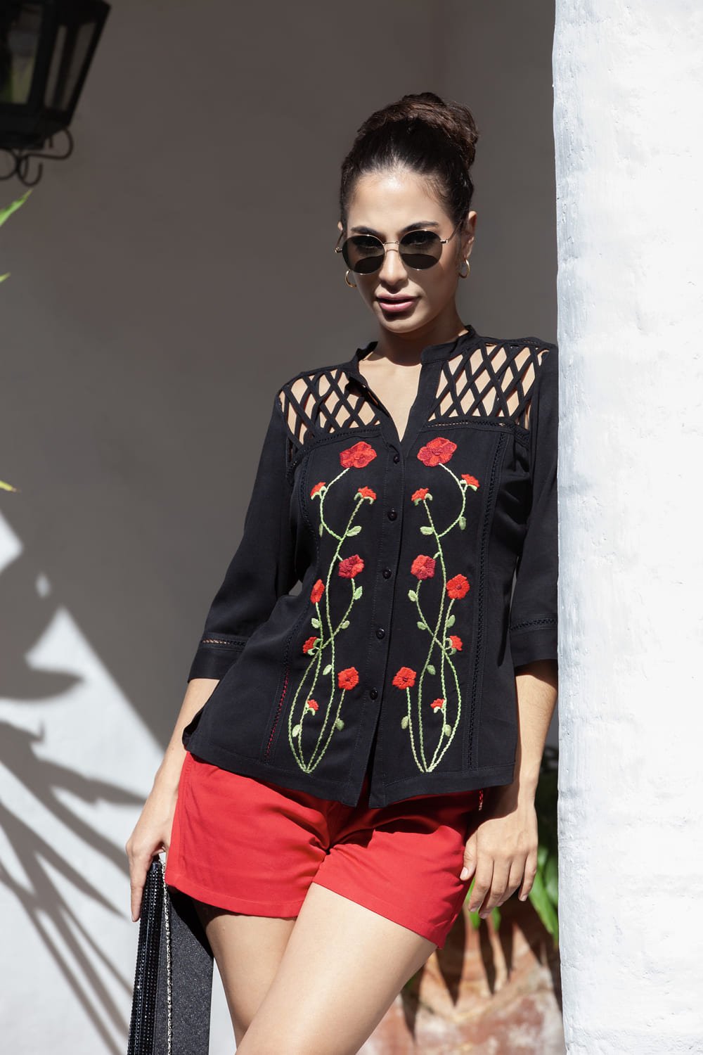 Blusa Negra de Manga 3/4 con Bordado Artesanal 1 Blusa Negra de Manga 3/4 con Bordado Artesanal