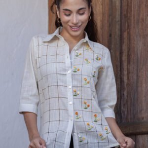 Blusa Bordada en Brasilera y Pasado Flor de Recuerdo