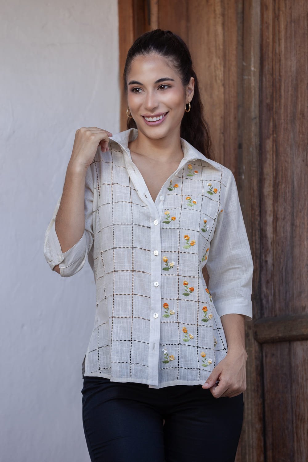 Blusa Bordada en Brasilera y Pasado Flor de Recuerdo 2 Blusa Bordada en Brasilera y Pasado Flor de Recuerdo - Imagen 2