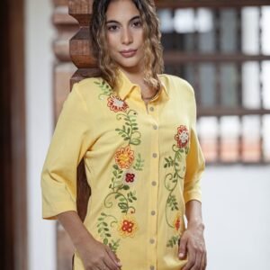Conjunto Amarillo con Bordado Floral Blusa y Pantalon