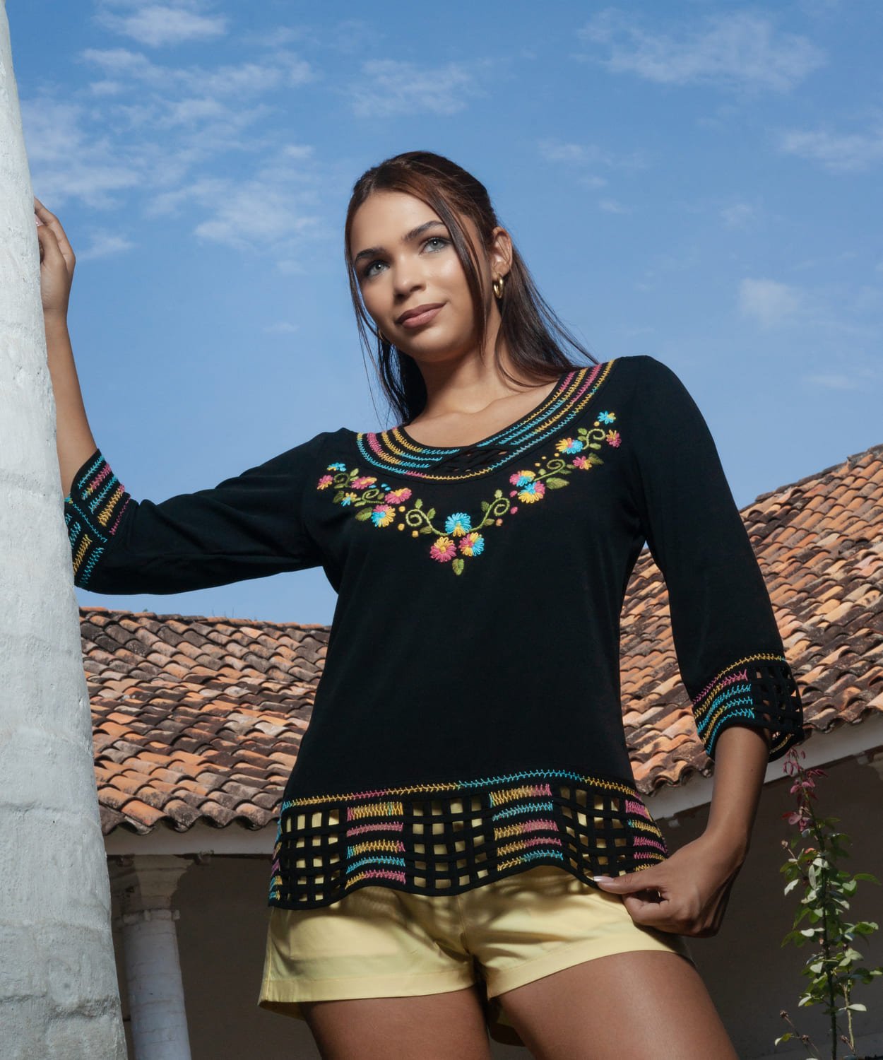 Blusa Cuello V en Chalis con Bordado Floral Amor Eterno 1 Blusa Cuello V en Chalis con Bordado Floral Amor Eterno