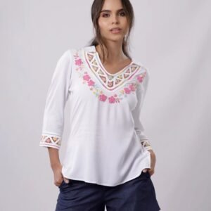 BLUSA BLANCA CON SESGOS MANGA CORTA ,BORDADO EN PASADO , ROCOCO, PATECABRA Y ARAÑAS