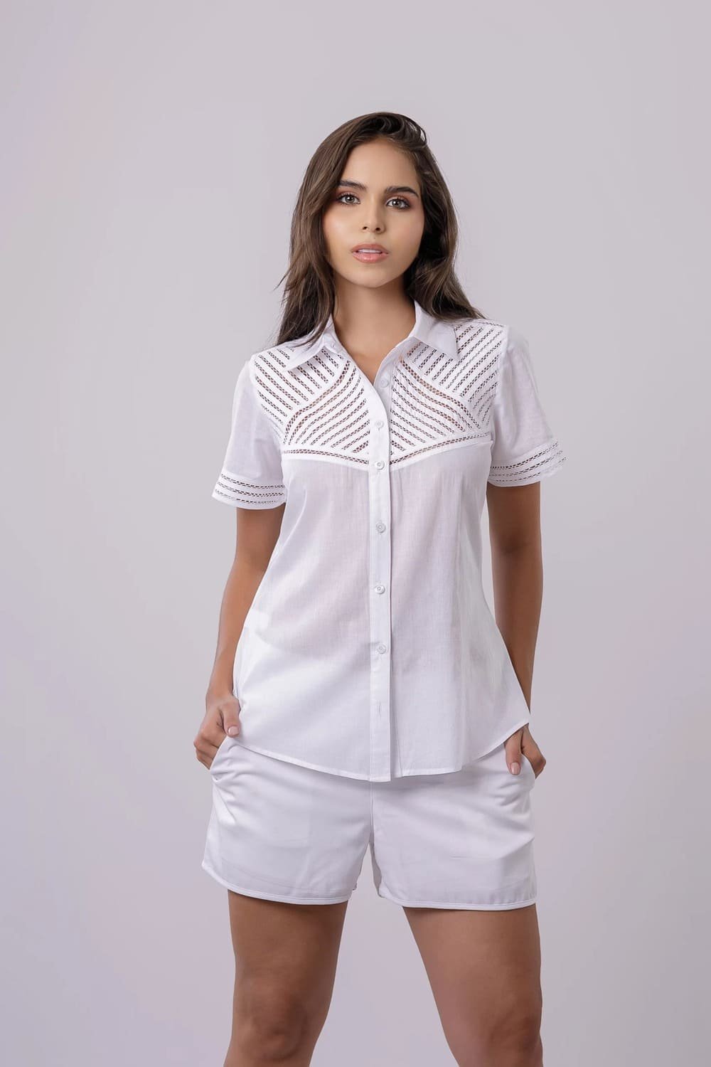 BLUSA CAMISERA MANGA CORTA CON SESGOS BORDADO EN PATECABRA 1 BLUSA CAMISERA MANGA CORTA CON SESGOS BORDADO EN PATECABRA