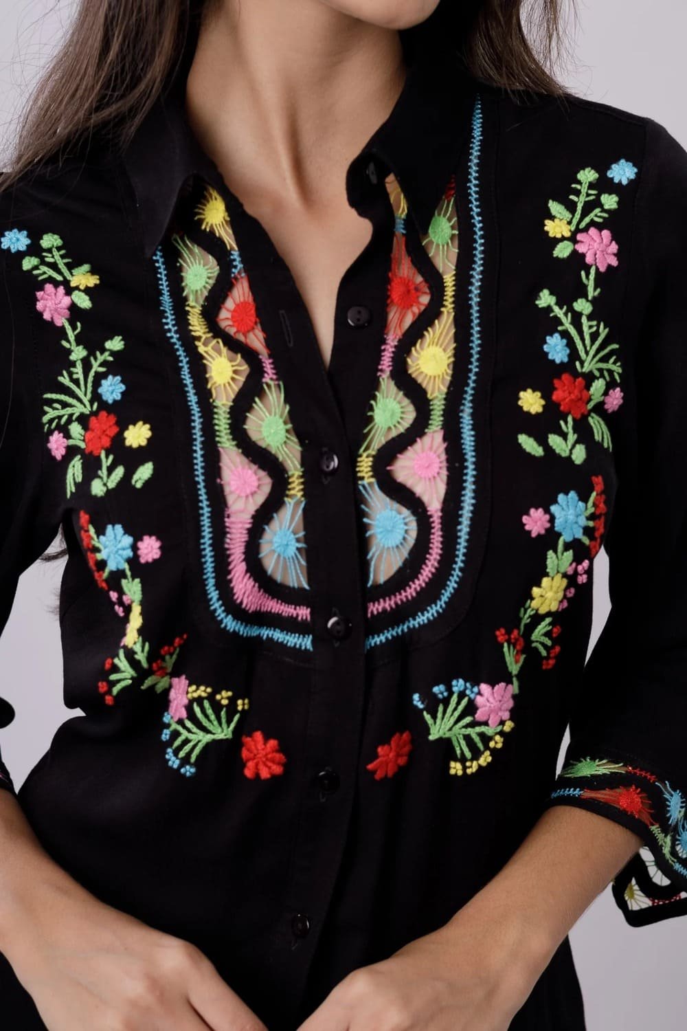 BLUSON CAMISERA NEGRA CON SESGOS , BORDADO EN PASADO ,ARAÑAS Y PATECABRA 3 BLUSON CAMISERA NEGRA CON SESGOS , BORDADO EN PASADO ,ARAÑAS Y PATECABRA - Imagen 3