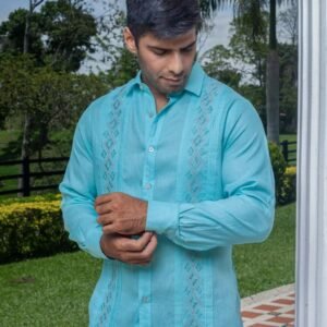 Camisa Guayabera Acuamarina Bordada a Maquina Manga Larga - Colección 2024 La Vida en Guayabera