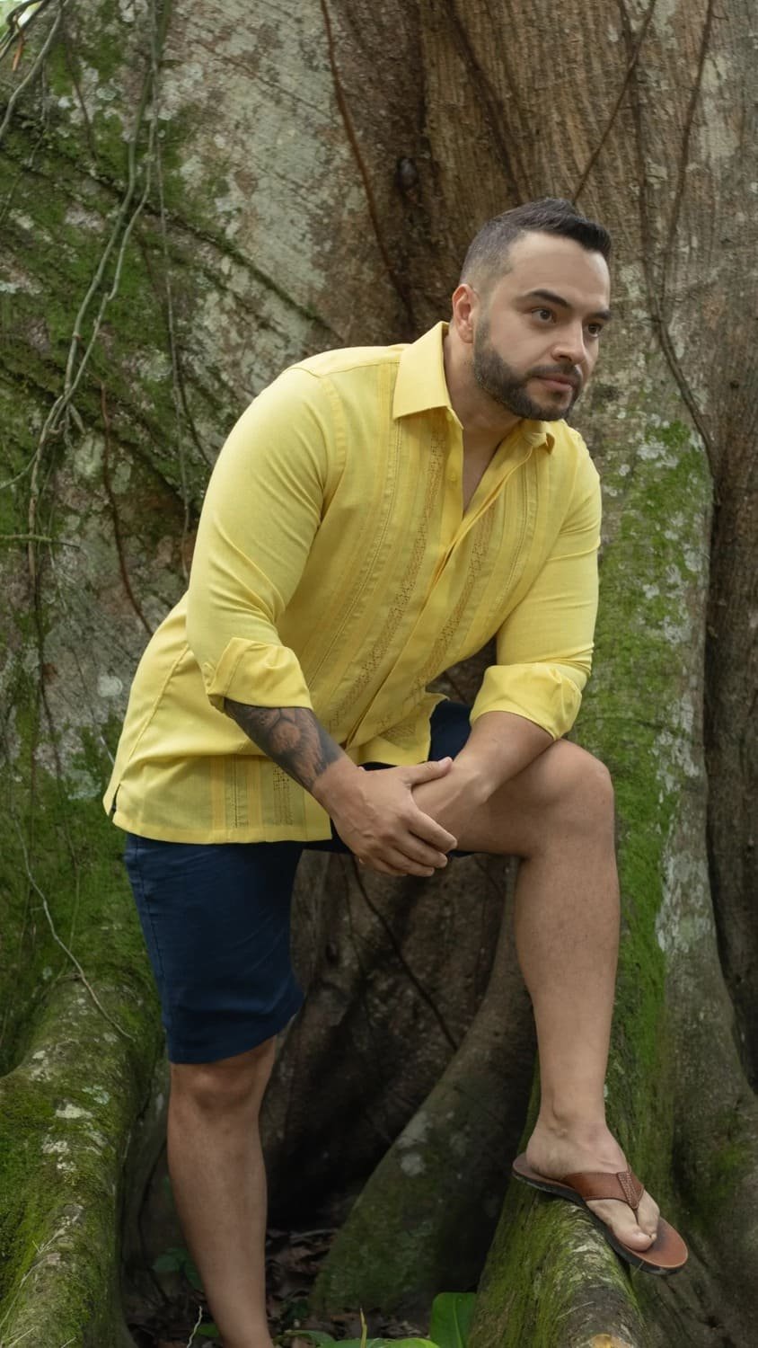 Guayabera Amarilla Calada Cuello y Cartera Escondida- Coleccion 2024 - Raices - FRIXIO 2 Guayabera Amarilla Calada Cuello y Cartera Escondida- Coleccion 2024 - Raices - FRIXIO - Imagen 2