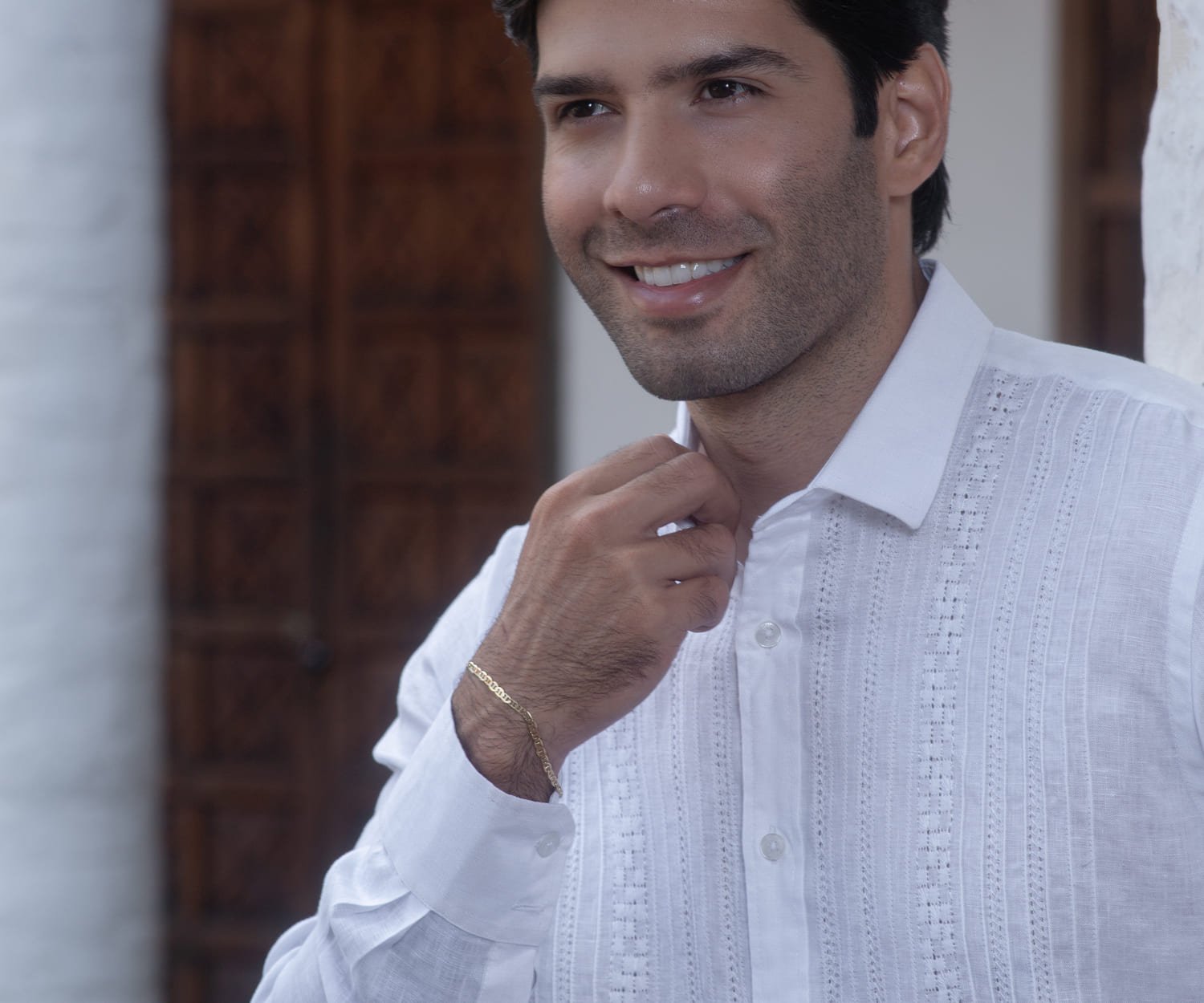 Guayabera Blanca con Alforzas y Calado Hechas a Mano 2 Guayabera Blanca con Alforzas y Calado Hechas a Mano - Imagen 2