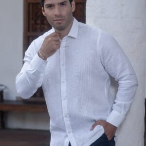Guayabera Blanca con Alforzas y Calado Hechas a Mano