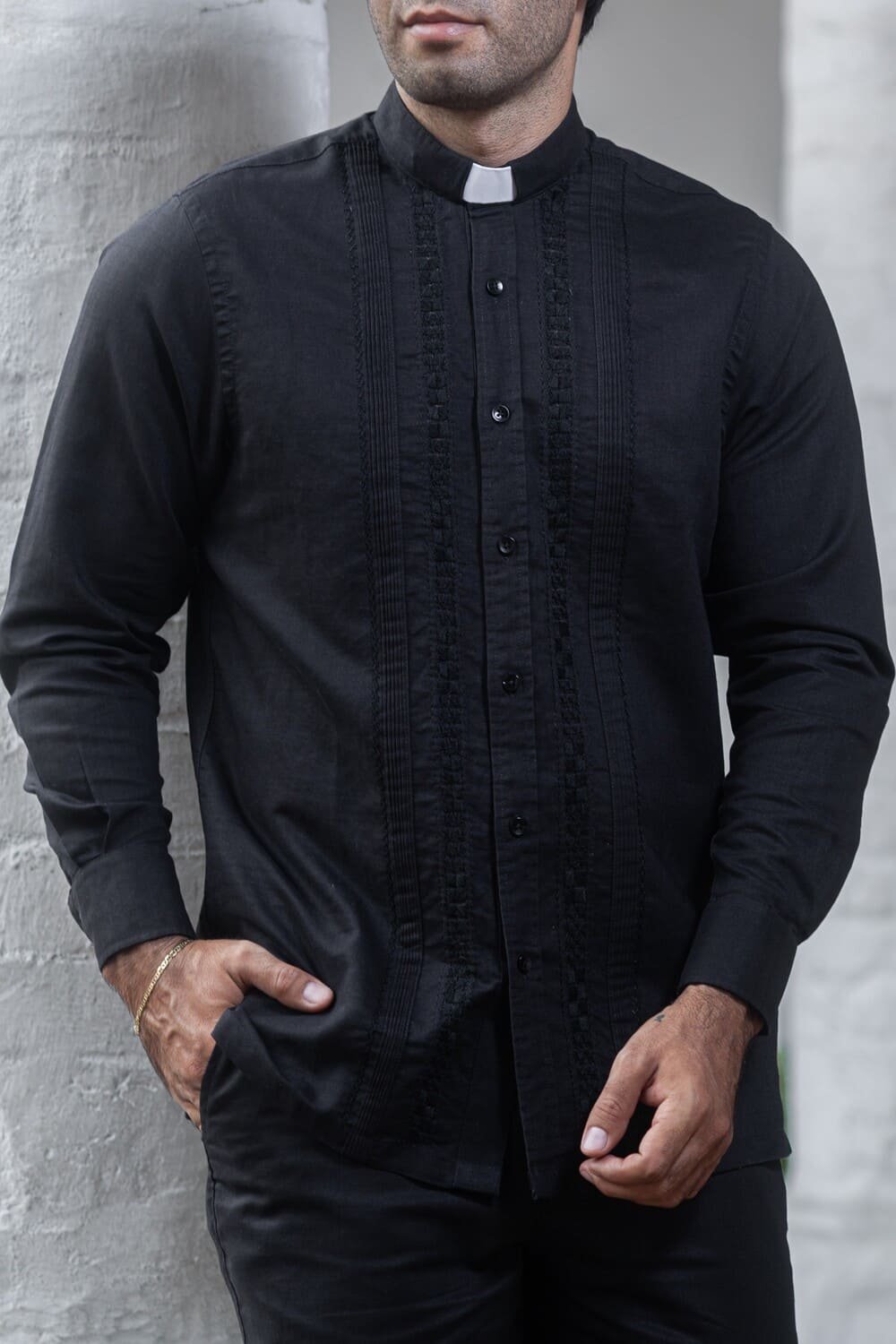 Guayabera Negra CLERIMAN Calada y Randas - Colección 2025 - FE CLERIMAN - FRIXIO 1 Guayabera Negra CLERIMAN Calada y Randas - Colección 2025 - FE CLERIMAN - FRIXIO