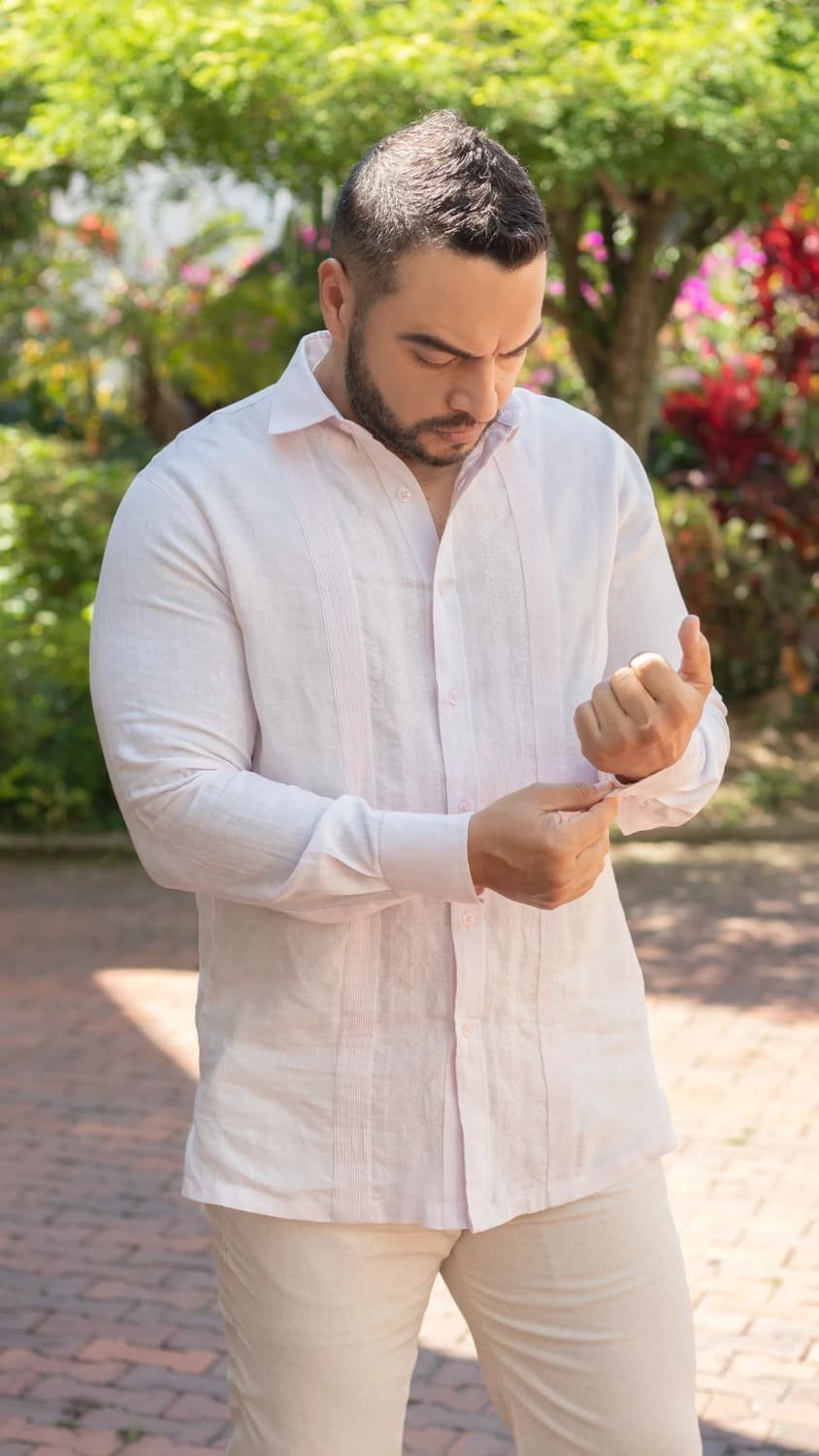 Guayabera Rosado Claro Calada Cuello Formal y Almilla- Coleccion 2024 - Raices - FRIXIO 3 Guayabera Rosado Claro Calada Cuello Formal y Almilla- Coleccion 2024 - Raices - FRIXIO - Imagen 3