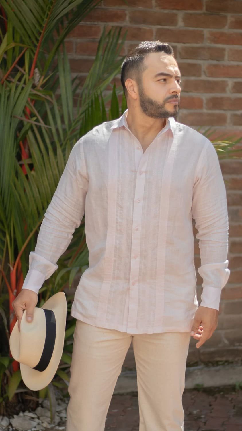 Guayabera Rosado Claro Calada Cuello Formal y Almilla- Coleccion 2024 - Raices - FRIXIO 1 Guayabera Rosado Claro Calada Cuello Formal y Almilla- Coleccion 2024 - Raices - FRIXIO