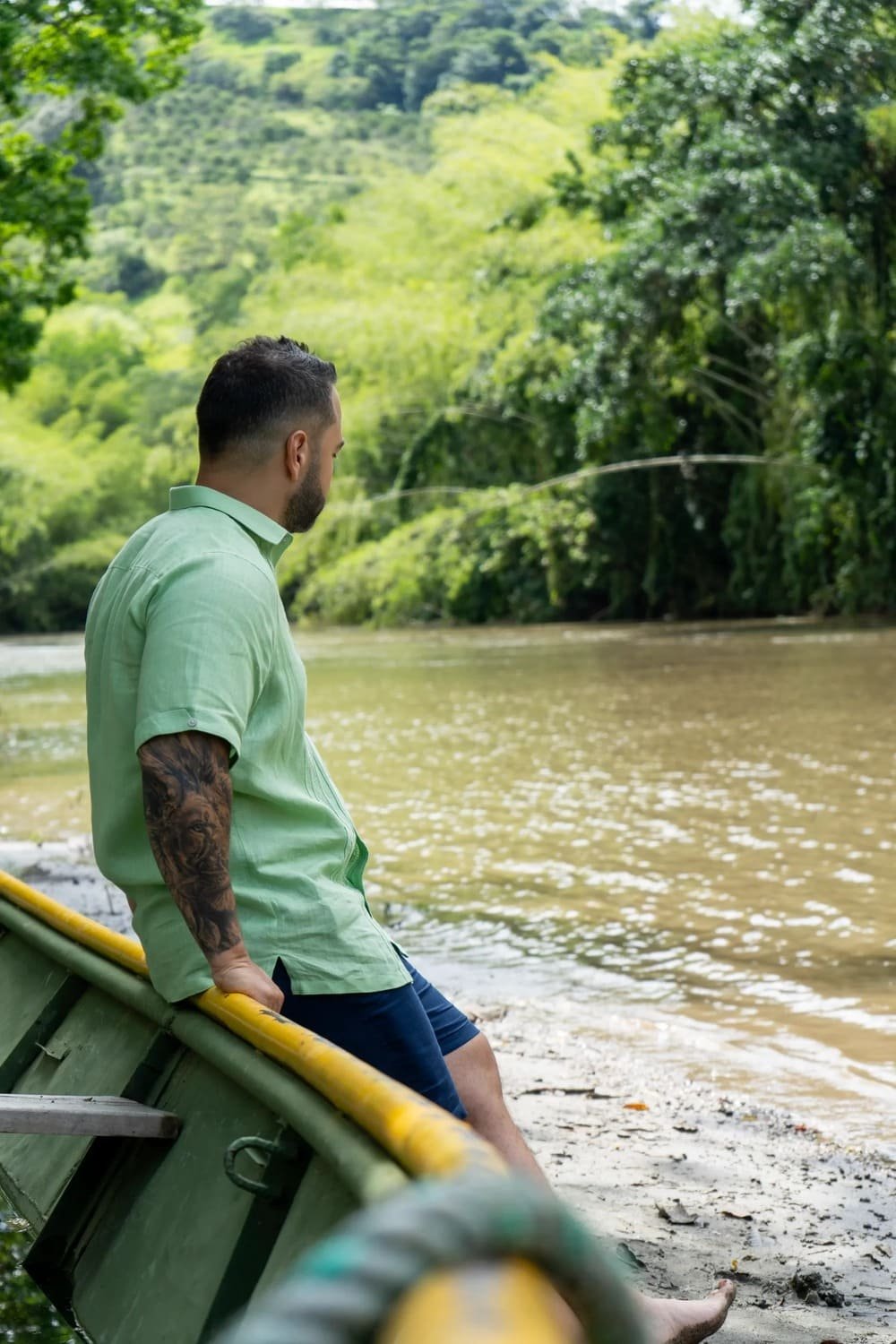 Guayabera Verde Manzana Calada Cuello de Ángel - Coleccion 2024 - Raices - FRIXIO 2 Guayabera Verde Manzana Calada Cuello de Ángel - Coleccion 2024 - Raices - FRIXIO - Imagen 2