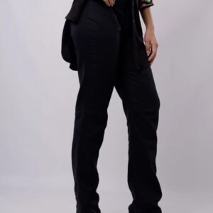 PANTALON BASICO NEGRO CON BOLSILLOS PARTE DELANTERA
