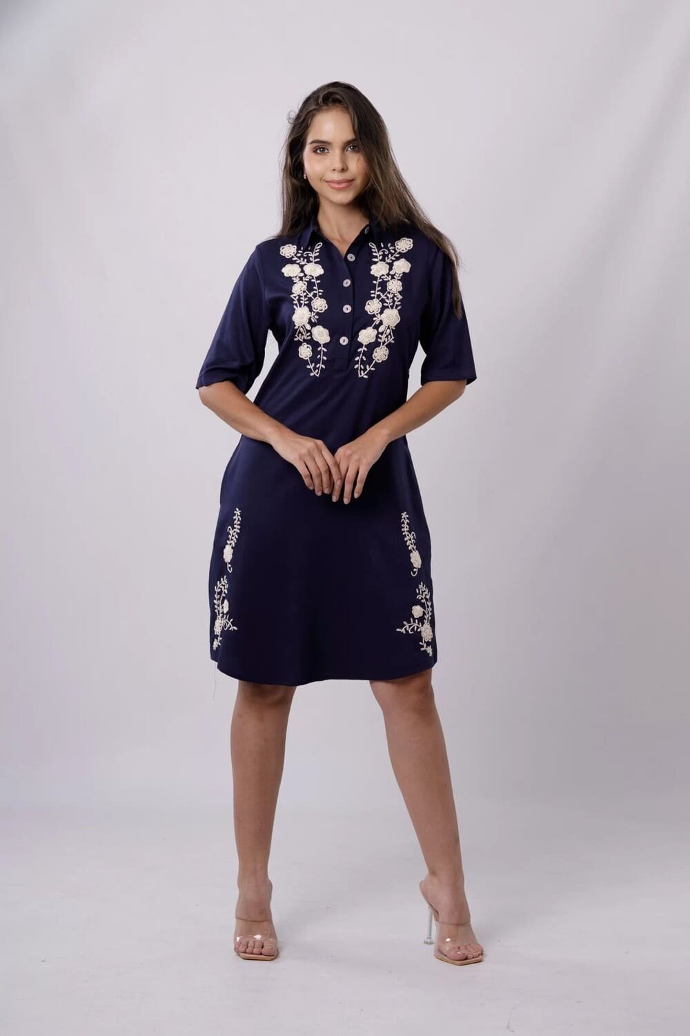 VESTIDO AZUL OSCURO CAMISERO ,MANGA 3/4 BORDADO EN PASADO Y EMBOSALADO 1 VESTIDO AZUL OSCURO CAMISERO ,MANGA 3/4 BORDADO EN PASADO Y EMBOSALADO