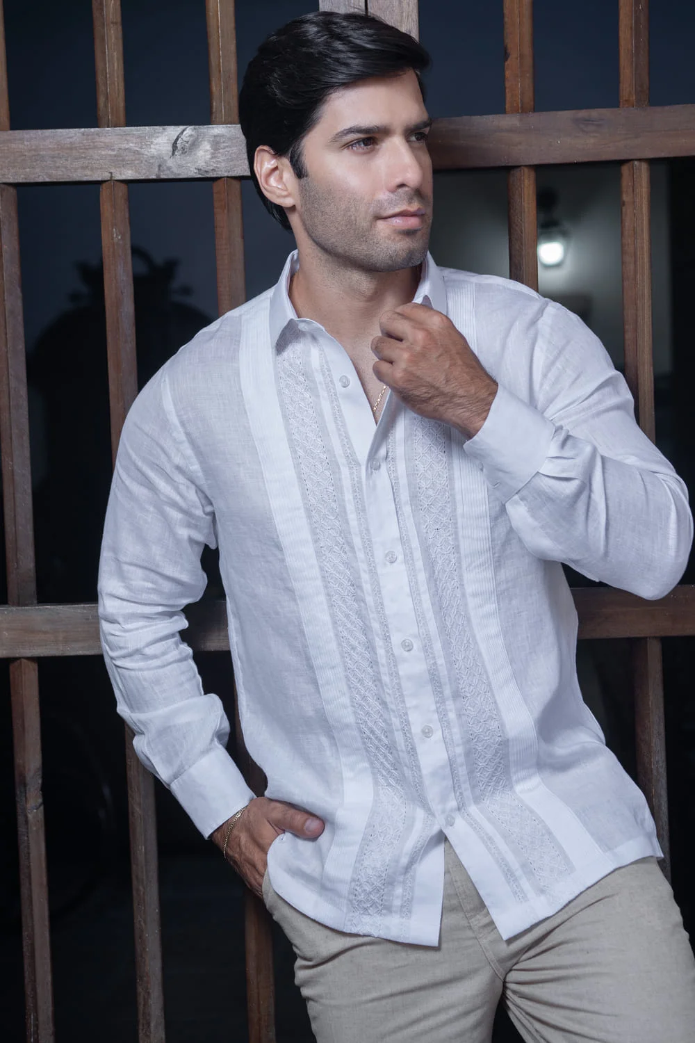 Guayabera Blanca Bordada a Mano Herencia Artesanal 1 Guayabera Blanca Bordada a Mano Herencia Artesanal