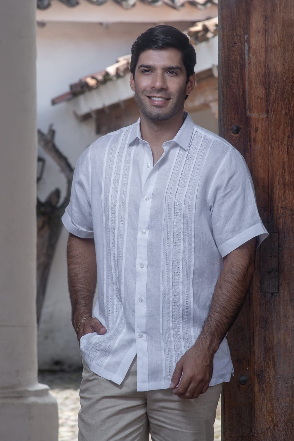 Guayabera Blanca Legado Ancestral en Lino 2 Guayabera Blanca Legado Ancestral en Lino - Imagen 2